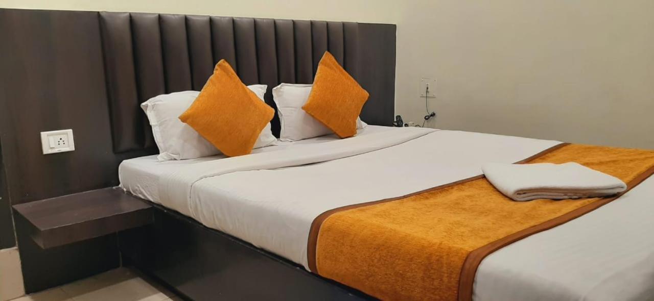 Hotel The Avenue Gamharia Exterior foto